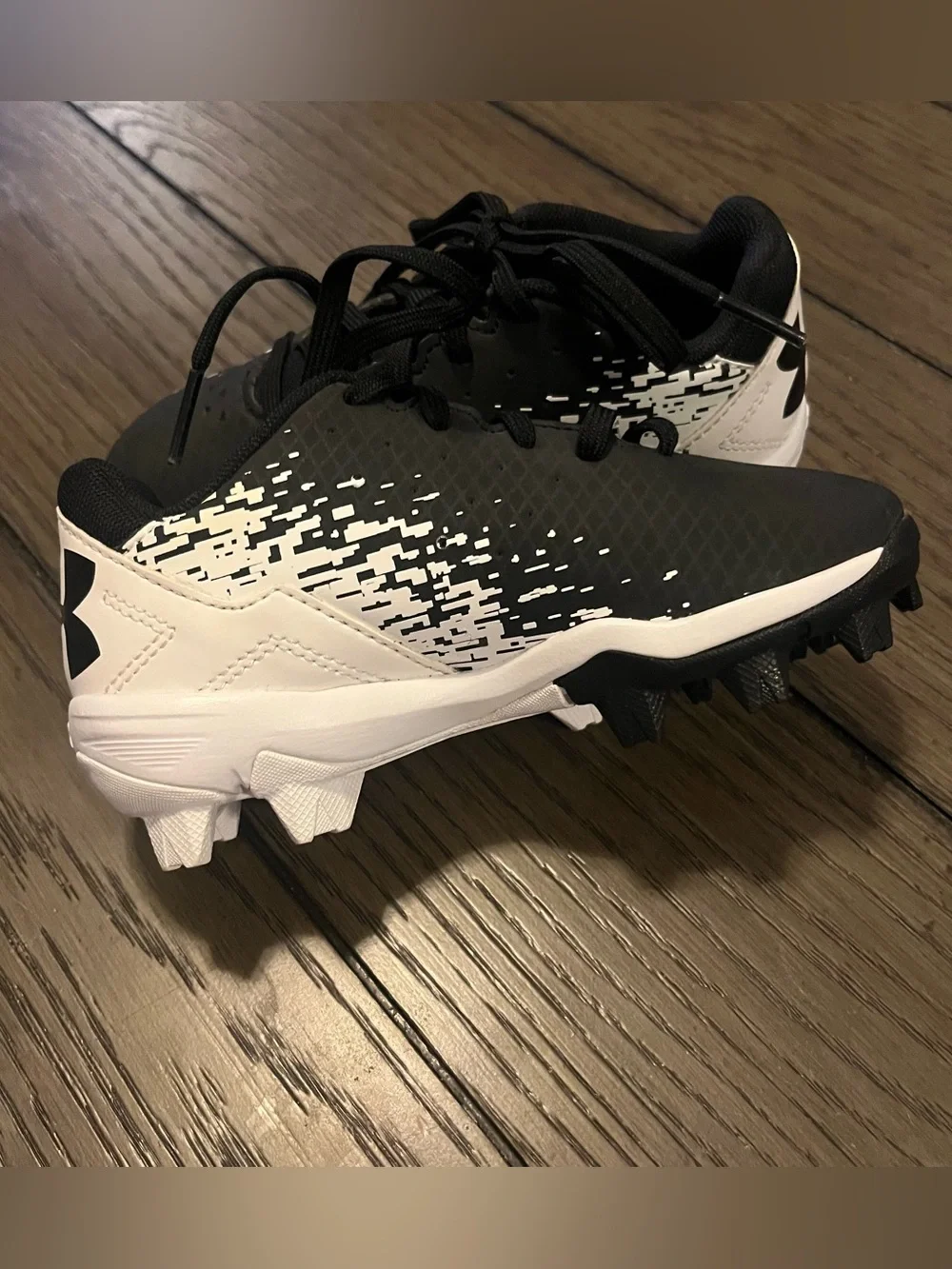 Under Armour Youth Leadoff Low Black/White Splatter Baseball Cleats Size 10 NEW